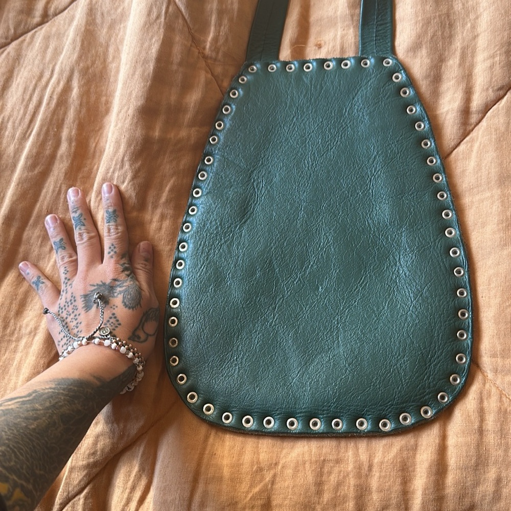 Handmade vintage studded genuine leather crossbody purse - Picture 3 of 4